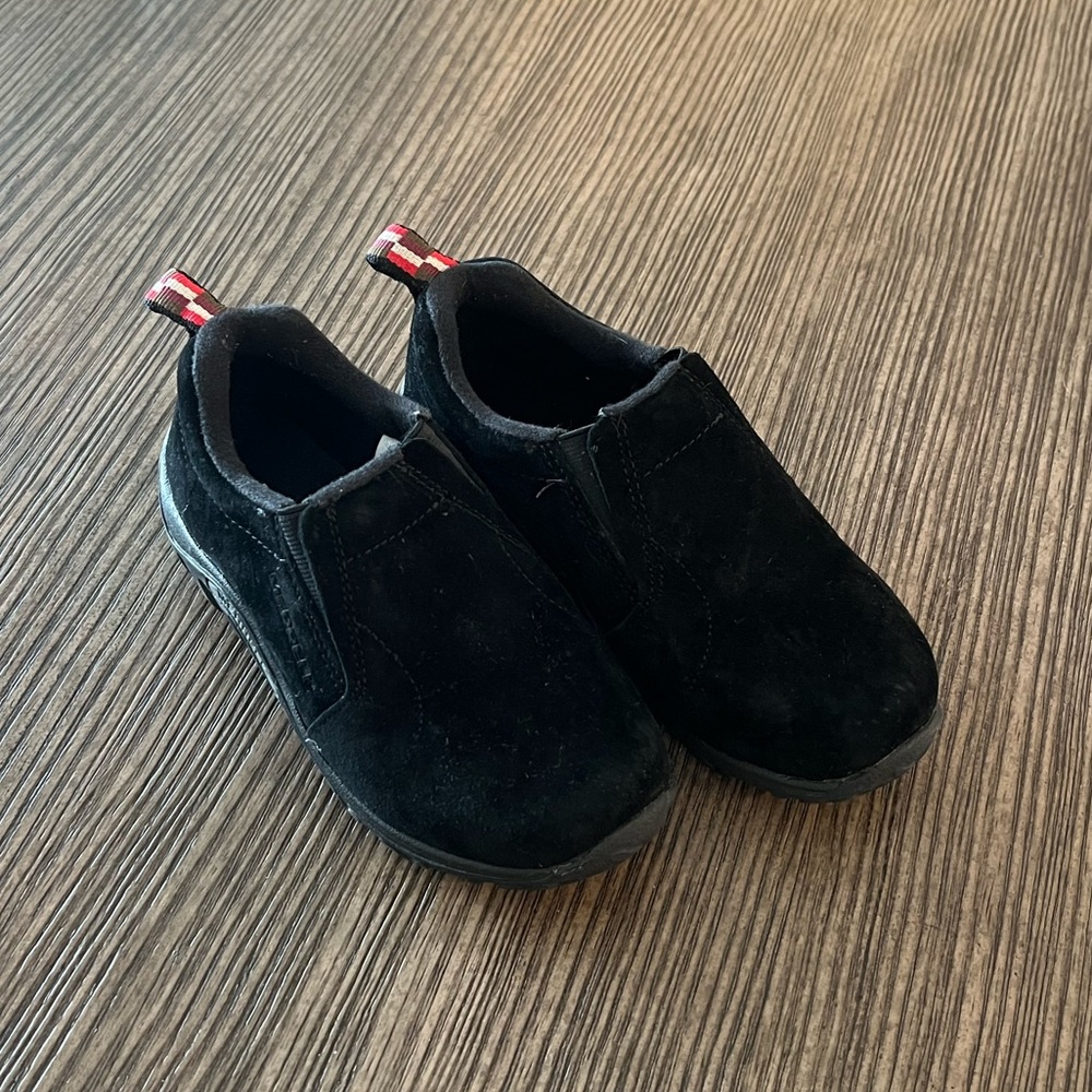 Kids black Merrell low profile never worn shoes